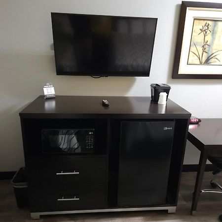 Executive Inn And Suites Tyler Bagian luar foto