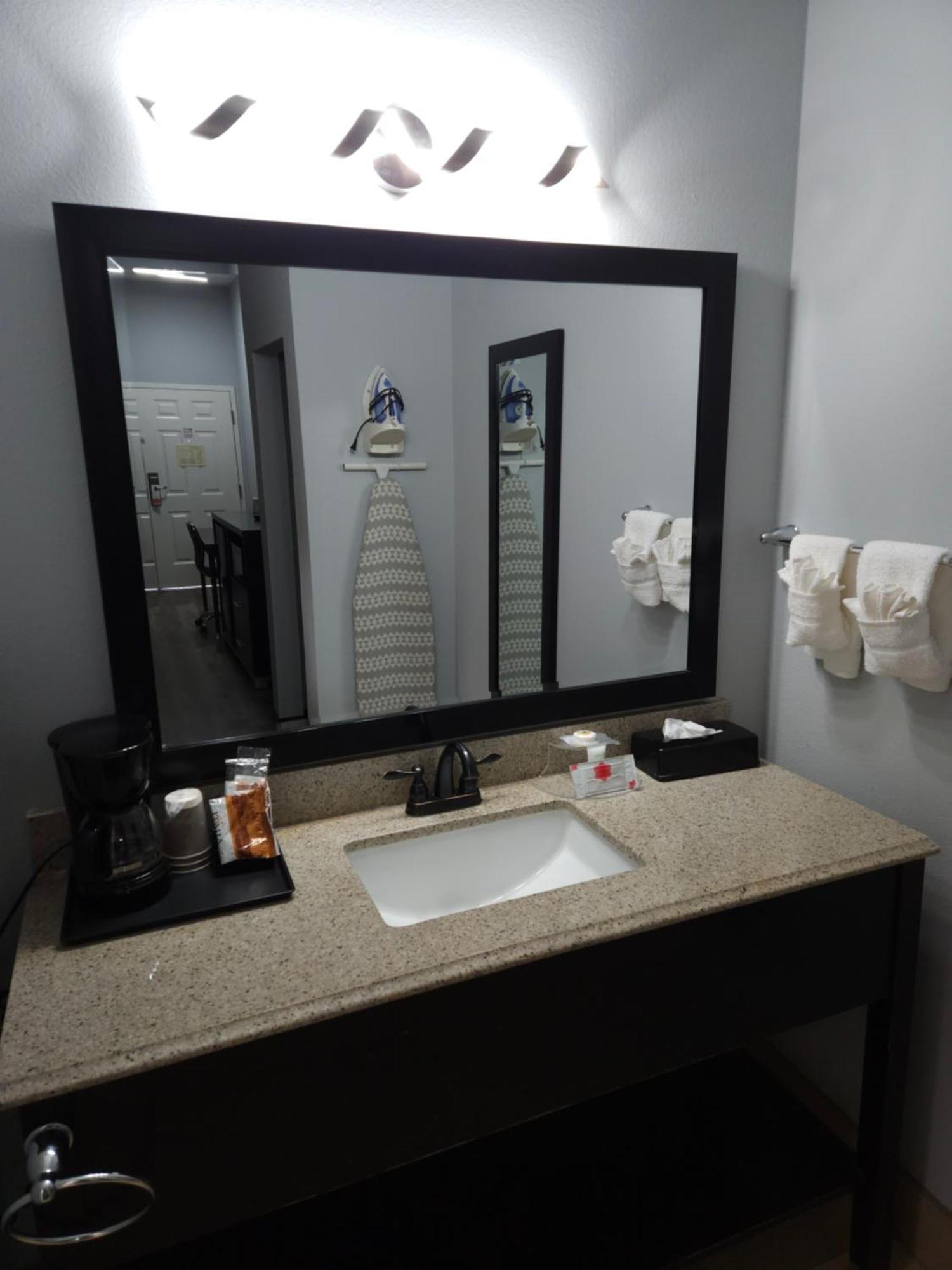 Executive Inn And Suites Tyler Bagian luar foto