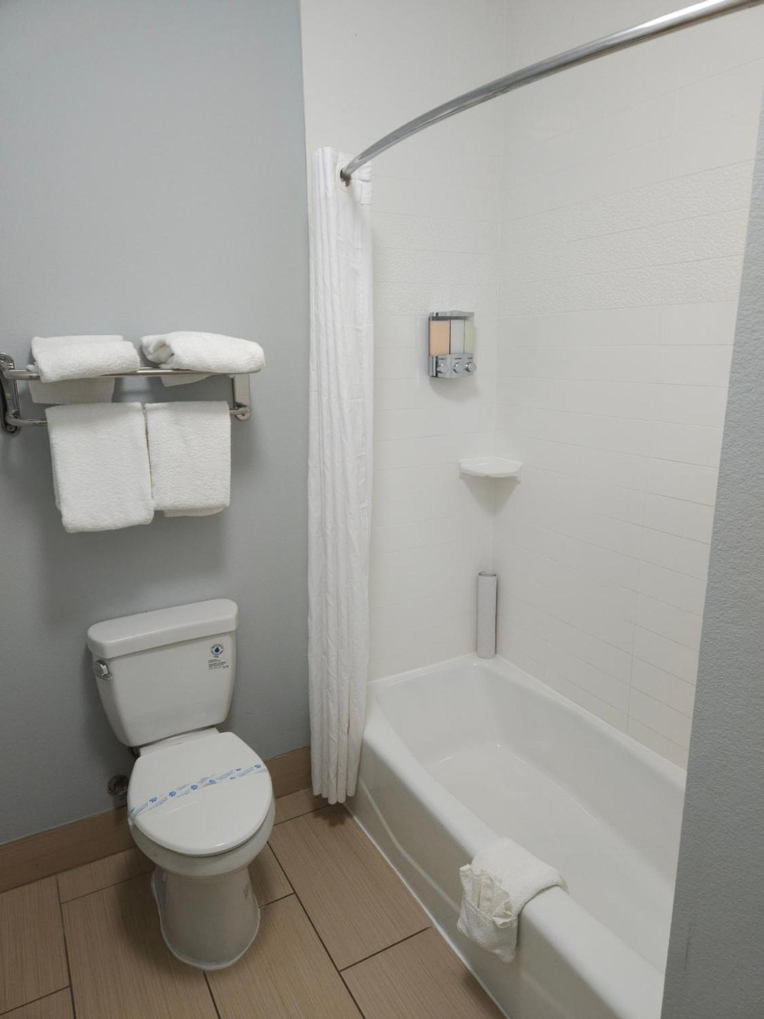 Executive Inn And Suites Tyler Bagian luar foto