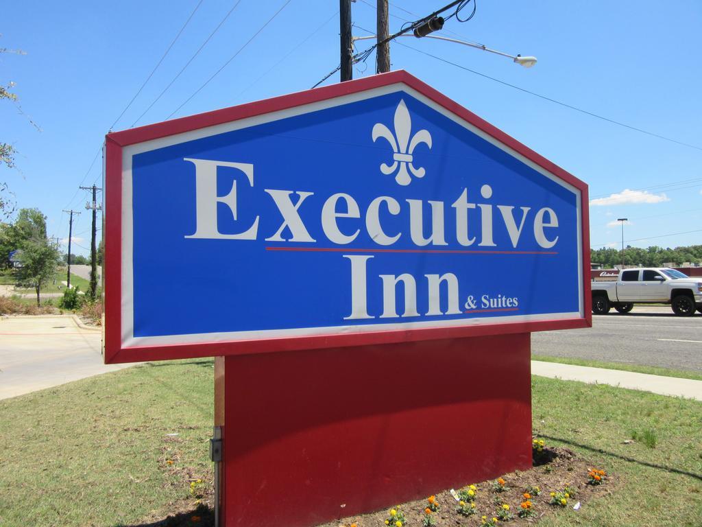 Executive Inn And Suites Tyler Bagian luar foto