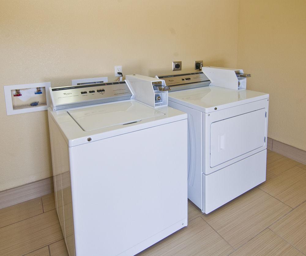 Executive Inn And Suites Tyler Bagian luar foto